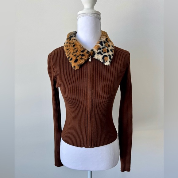 Brown Ribbed Cardigan with Leopard Collar | 90s Y2K Fall Favorite 🤎 - Picture 6 of 6